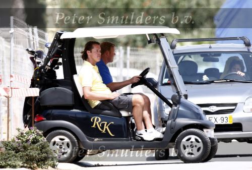 Vale do Lobo 6 mei 2008
Ronald Koeman samen met Jeroen Rietbergen in de buggy van RK aan het golfen op Golfbaan Vale Do Lobo.
