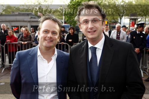 Utrecht 28 april 2009
Pieter v Vollenhoven viert zijn 70e verjaardag in het Beatrix theater in Utrecht. Jeroen Snel met zijn vriend
Peter Smulders bv