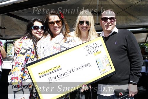 Amsterdam 12 mei 2009
Het blad Grazia organiseert samen met vespa scooters een leuke rally door amsterdam heen. Tessa Koops met Hilmar Mulder en Jeroen de Rooy
Peter Smulders bv