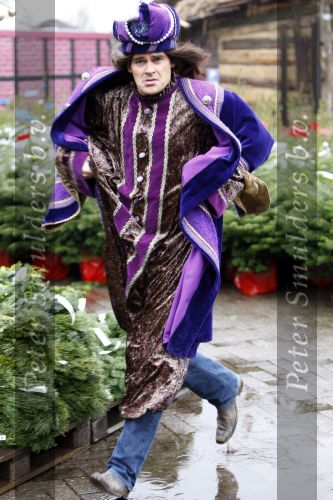 Soest 6 december 2007
Fotoshoot in kerststal met Andre Hazes Gerard Joling Jeroen v d Boom Irene Moors Carlo Boszhard en Jamai Looman in tuincentrum.