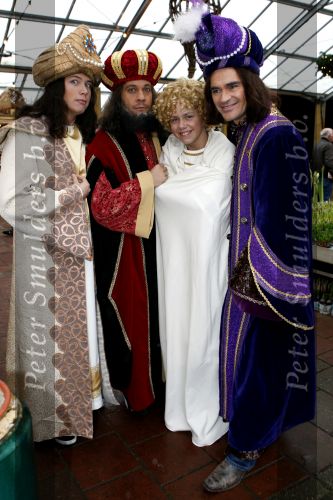 Soest 6 december 2007
Fotoshoot in kerststal met Andre Hazes Gerard Joling Jeroen v d Boom Irene Moors Carlo Boszhard en Jamai Looman in tuincentrum.