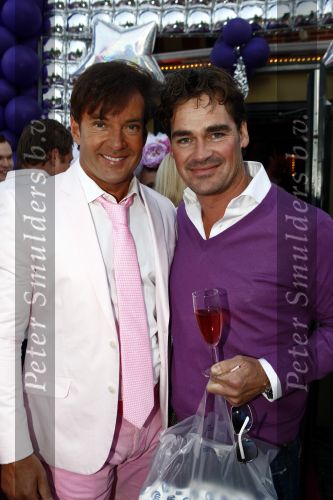 Amsterdam 27 april 2009
Feestje van Gerard Joling voor zijn 49e verjaardag bij cafe het Kalfje. Jeroen v d Boom met zijn vrouw Dani
Peter Smulders bv