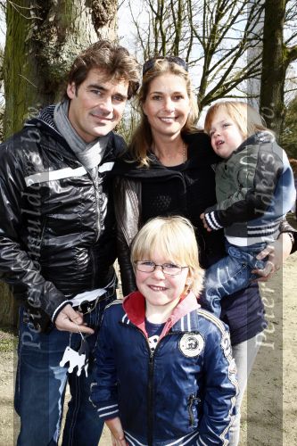 Kaatsheuvel 29 maart 2009
15 jarig bestaan van Princess in de efteling. Jeroen v d Boom met vriendin Dani en 2 zoons Daan en Luuk
Peter Smulders bv