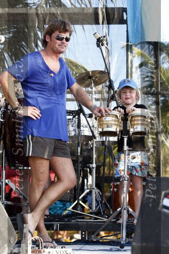 Curacao 31 december 2008
Sound check Jeroen v d Boom op Mambo Beach voor oudjaarsconcert.
Peter Smulders bv