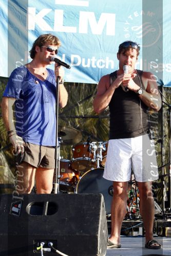 Curacao 31 december 2008
Sound check Jeroen v d Boom op Mambo Beach voor oudjaarsconcert. Jeroen met Geard Joling op het podium
Peter Smulders bv