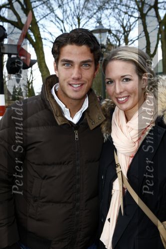 Kaatsheuvel 29 maart 2009
15 jarig bestaan van Princess in de efteling. Jesse Huta Galung met vriendin
Peter Smulders bv