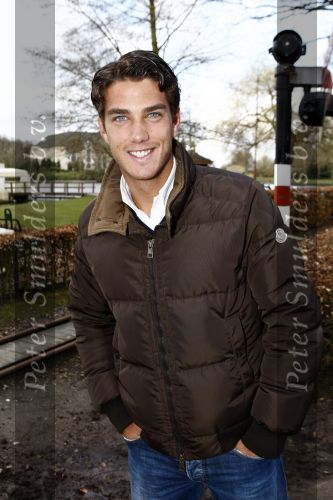 Kaatsheuvel 29 maart 2009
15 jarig bestaan van Princess in de efteling. Jesse Huta Galung met vriendin
Peter Smulders bv