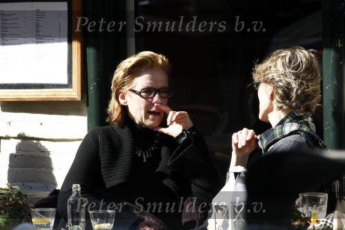 Amsterdam 20 mmart 2009
Jette v d Meij op terras met een vriendin op de pc hooftstraat.
Peter Smulders bv