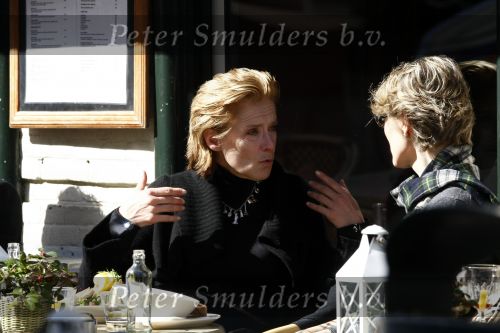 Amsterdam 20 mmart 2009
Jette v d Meij op terras met een vriendin op de pc hooftstraat.
Peter Smulders bv