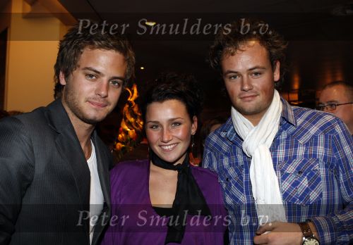 \'s-Hertogenbosch, 1 Februari 2009
Premiere Footloose
Jim Bakkum met zijn broer en schoonzus
Foto Peter Smulders BV