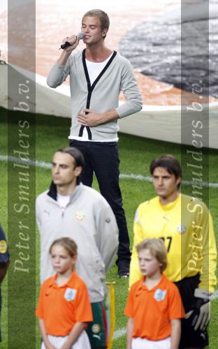 Amsterdam 8 september 2007
kwalificatieduel voor EK tussen Nederland en Bulgarije in de amsterdam arena. Nederland wint met 2-0. Jim Bakkum zingt het volkslied