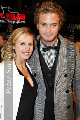 Amsterdam 19 november 2007
Premiere van de scheepsjongens van de bontekoe in tuschinski. Jim Bakkum met zijn vriendin Bettina Holwerda