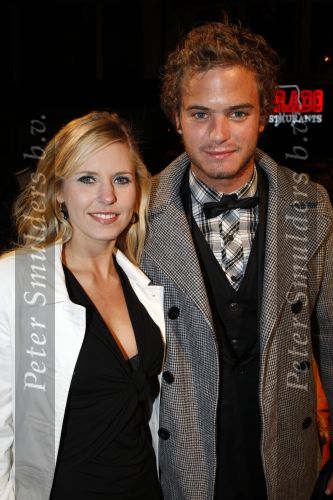 Amsterdam 19 november 2007
Premiere van de scheepsjongens van de bontekoe in tuschinski. Jim Bakkum met zijn vriendin Bettina Holwerda