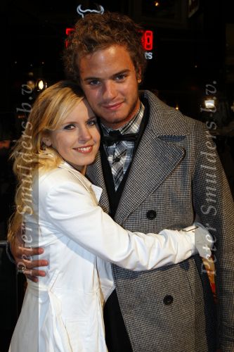 Amsterdam 19 november 2007
Premiere van de scheepsjongens van de bontekoe in tuschinski. Jim Bakkum met zijn vriendin Bettina Holwerda