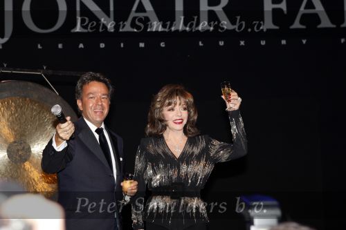 Amsterdam 6 december 2007
Miljonairsfair 2007 in de rai te amsterdam. Vip avond. Joan Collins opende de beurs samen met organisator Yves Gijraths