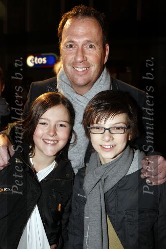 Amsterdam 19 november 2007
Premiere van de scheepsjongens van de bontekoe in tuschinski. Jochem v gelder met zoon en zijn vriendinnetje
