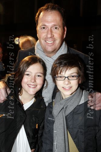 Amsterdam 19 november 2007
Premiere van de scheepsjongens van de bontekoe in tuschinski. Jochem v gelder met zoon en zijn vriendinnetje