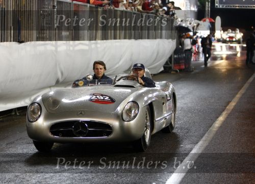 Brescia 15 mei 2008
Start van de Mille Miglia in Brescia. State of art rijdt met 2 porsches mee. 
Jochen Mass