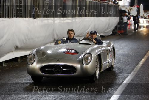 Brescia 15 mei 2008
Start van de Mille Miglia in Brescia. State of art rijdt met 2 porsches mee. 
Jochen Mass