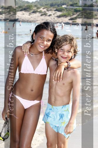 Ibiza 2 juli 2008
Estelle Gullit op vakantie met Joelle Gullit