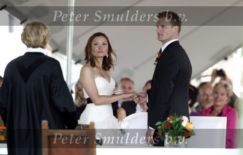 Leiden 23 augustus 2008
De dochter van Phil Collins Joeley Joely Collins trouwt met haar Nederlandse man Stefan Buitelaar. Na het huwelijk gaan ze met boot varen.