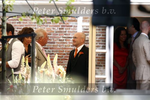 Leiden 23 augustus 2008
De dochter van Phil Collins Joeley Joely Collins trouwt met haar Nederlandse man Stefan Buitelaar. Na het huwelijk gaan ze met boot varen.