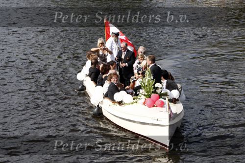 Leiden 23 augustus 2008
De dochter van Phil Collins Joeley Joely Collins trouwt met haar Nederlandse man Stefan Buitelaar. Na het huwelijk gaan ze met boot varen.