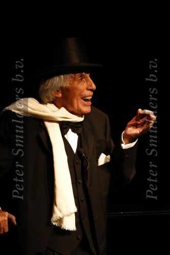 Amersfoort 16 februari 2008
Johan Heesters (104 jaar oud) en zijn vrouw simone tijdens optreden in de flint in Amersfoort.
Peter Smulders bv