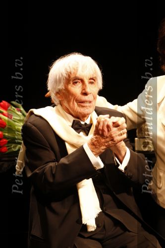 Amersfoort 16 februari 2008
Johan Heesters (104 jaar oud) en zijn vrouw simone tijdens optreden in de flint in Amersfoort.
Peter Smulders bv