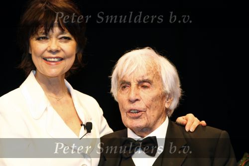 Amersfoort 16 februari 2008
Johan Heesters (104 jaar oud) en zijn vrouw simone tijdens optreden in de flint in Amersfoort.
Peter Smulders bv