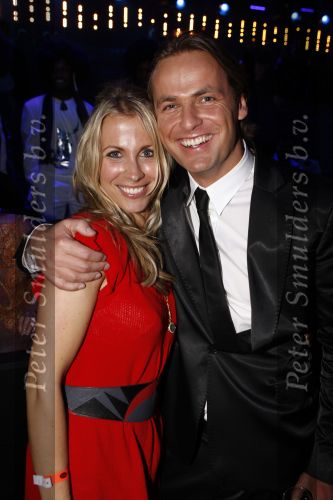 Hilversum 1 maart 2008
Finale van idols in studio 22 . Martijn Krabbe en Wendy v Dijk presenteren het programma. Uiteindelijk wint Nikki van Nathalie. John Ewbank met zijn vrouw Vivian Reys Ewbank
Peter Smulders bv