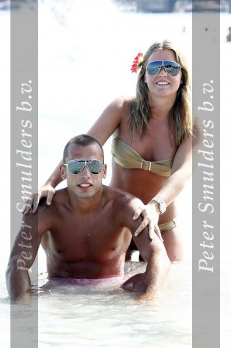 Ibiza 5 juli 2008
John Heitinga met zijn vriendin op vakantie op ibiza.