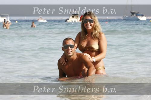 Ibiza 5 juli 2008
John Heitinga met zijn vriendin op vakantie op ibiza.