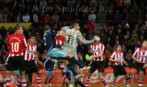 Eindhoven, 19 Maart 2008 Kompetitiewedstrijd PSV-AJAX, eindstand 0-0 
Seizoen 2007/2008
John Heitinga in duel met Gomes