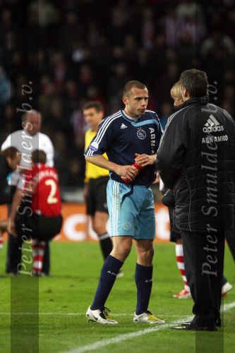 Eindhoven, 19 Maart 2008 Kompetitiewedstrijd PSV-AJAX, eindstand 0-0 
Seizoen 2007/2008
John Heitinga in gesprek met Adrie Koster