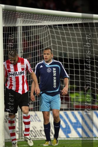 Eindhoven, 19 Maart 2008 Kompetitiewedstrijd PSV-AJAX, eindstand 0-0 
Seizoen 2007/2008
John Heitinga bewaakt Timmy Simons
