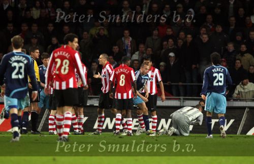 Eindhoven, 19 Maart 2008 Kompetitiewedstrijd PSV-AJAX, eindstand 0-0 
Seizoen 2007/2008
John Heitinga heeft Gomes onderuit gehaald