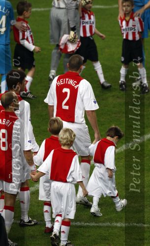 Amsterdam, 30 Januari 2008 Kompetitiewedstrijd AJAX-PSV, eindstand 0-2
Seizoen 2007/2008
John Heitinga met zijn jongste broertje Joey Heitinga