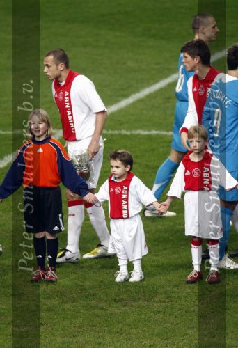 Amsterdam, 30 Januari 2008 Kompetitiewedstrijd AJAX-PSV, eindstand 0-2
Seizoen 2007/2008
John Heitinga met zijn jongste broertje Joey Heitinga