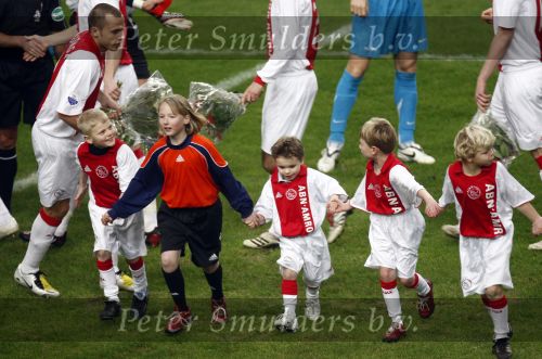 Amsterdam, 30 Januari 2008 Kompetitiewedstrijd AJAX-PSV, eindstand 0-2
Seizoen 2007/2008
John Heitinga met zijn jongste broertje Joey Heitinga