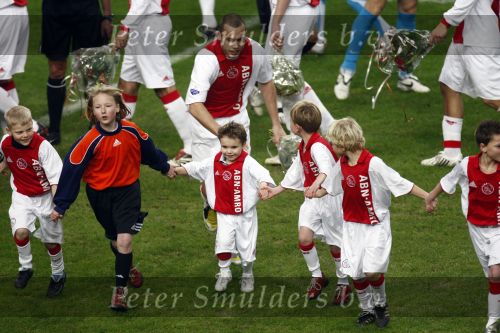 Amsterdam, 30 Januari 2008 Kompetitiewedstrijd AJAX-PSV, eindstand 0-2
Seizoen 2007/2008
John Heitinga met zijn jongste broertje Joey Heitinga