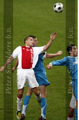 Amsterdam, 30 Januari 2008 Kompetitiewedstrijd AJAX-PSV, eindstand 0-2
Seizoen 2007/2008
John Heitinga Danny Kovermans en Otman Bakkal