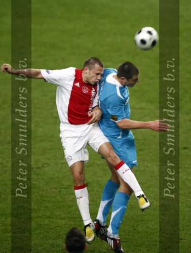 Amsterdam, 30 Januari 2008 Kompetitiewedstrijd AJAX-PSV, eindstand 0-2
Seizoen 2007/2008
John Heitinga in duel met Danny Koevermans