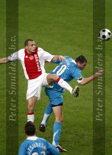 Amsterdam, 30 Januari 2008 Kompetitiewedstrijd AJAX-PSV, eindstand 0-2
Seizoen 2007/2008
John Heitinga in duel met Danny Koevermans