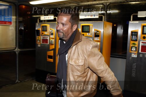 Rotterdam 5 april 2008
Geert Hoes wordt op vliegveld zestienhoven opgehaald door zijn manager Chiel v Praag. Geert kwam etrug van fotoshoot kledingmerk lief. Hij was daar met John v d Herik oprichter va Lief
Peter Smulders bv