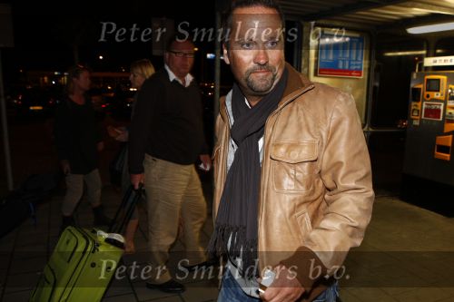 Rotterdam 5 april 2008
Geert Hoes wordt op vliegveld zestienhoven opgehaald door zijn manager Chiel v Praag. Geert kwam terug van fotoshoot kledingmerk lief. Hij was daar met John v d Herik oprichter va Lief
Peter Smulders bv