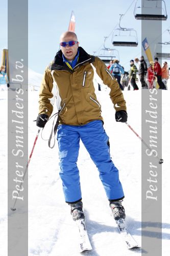 Serfaus 28 februari 2008
John v d Heuvel met zijn vrouw en kinderen op wintersport/ skivakantie.
Peter Smulders bv