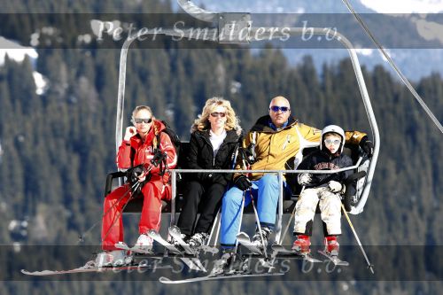 Serfaus 28 februari 2008
John v d Heuvel met zijn vrouw en kinderen op wintersport/ skivakantie.
Peter Smulders bv