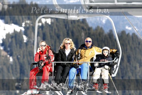 Serfaus 28 februari 2008
John v d Heuvel met zijn vrouw en kinderen op wintersport/ skivakantie.
Peter Smulders bv