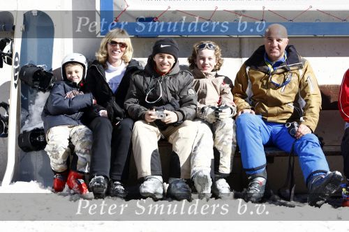 Serfaus 28 februari 2008
John v d Heuvel met zijn vrouw en kinderen op wintersport/ skivakantie.
Peter Smulders bv